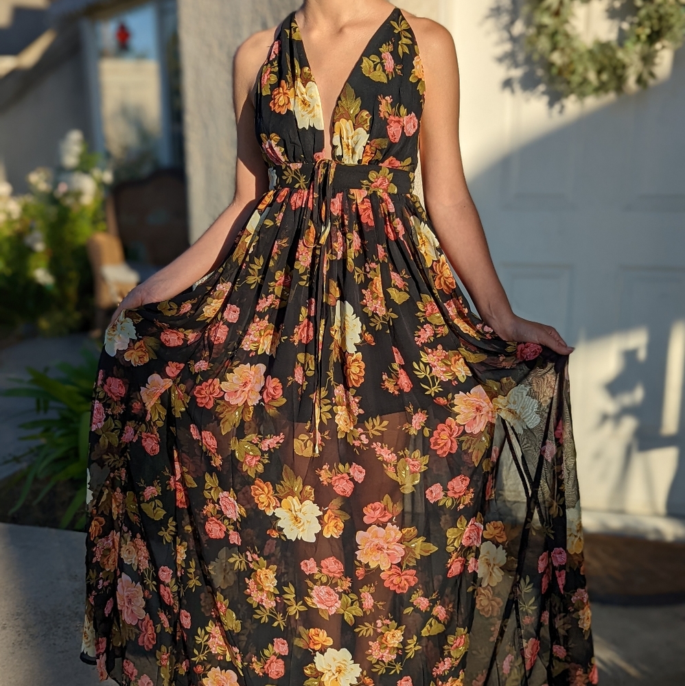 Miss Avenue Black Floral Maxi Dress